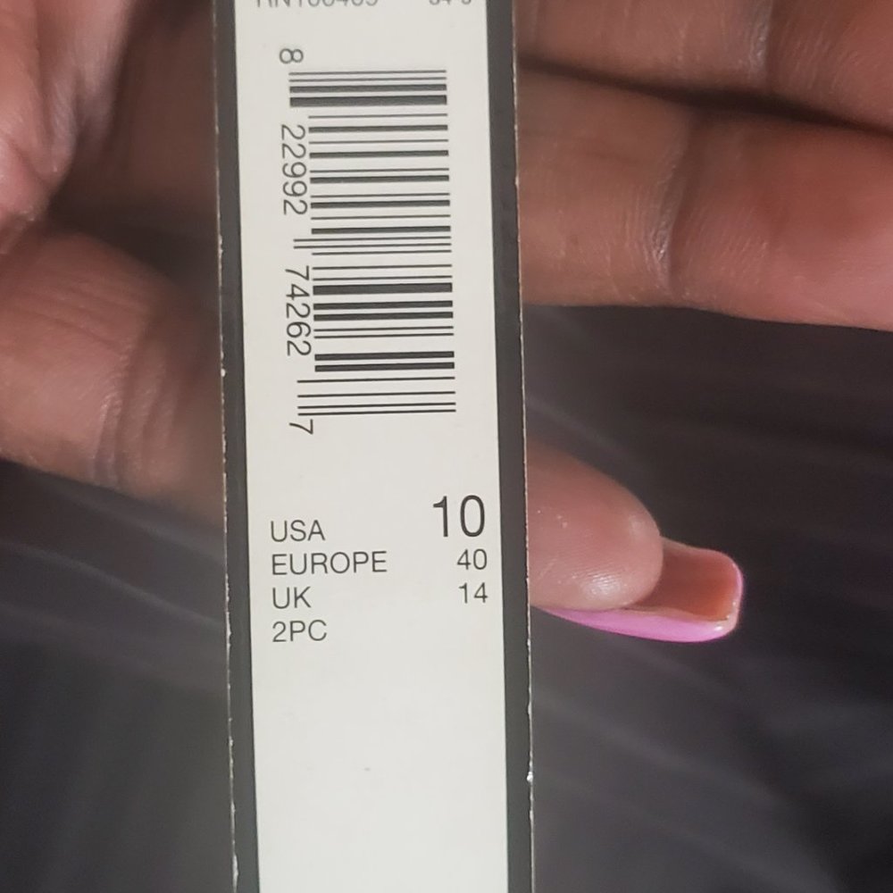 AUTHENIC TAHARI PINSTRIPED PANT SUIT - Picture 8 of 8